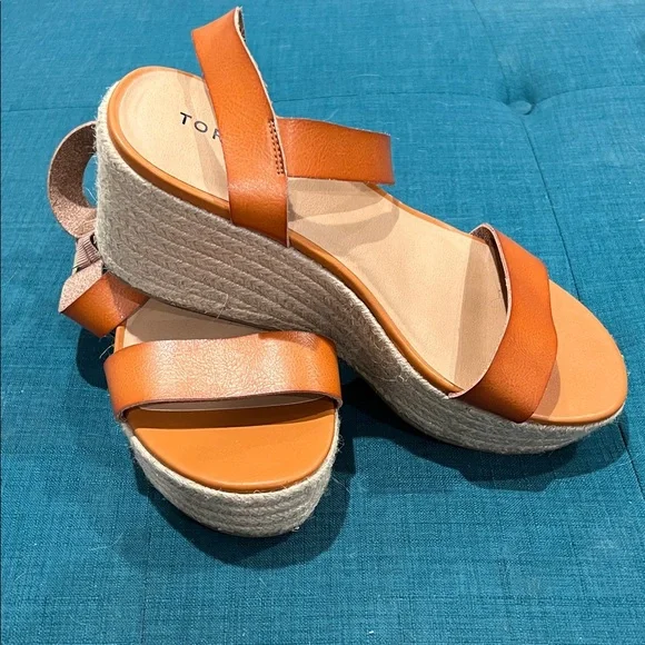 Torrid Cognac and Cream Wedge Sandals - Picture 4 of 11